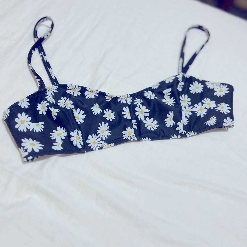 Reformation Bondi Bikini Top Daisy Chain print in Medium